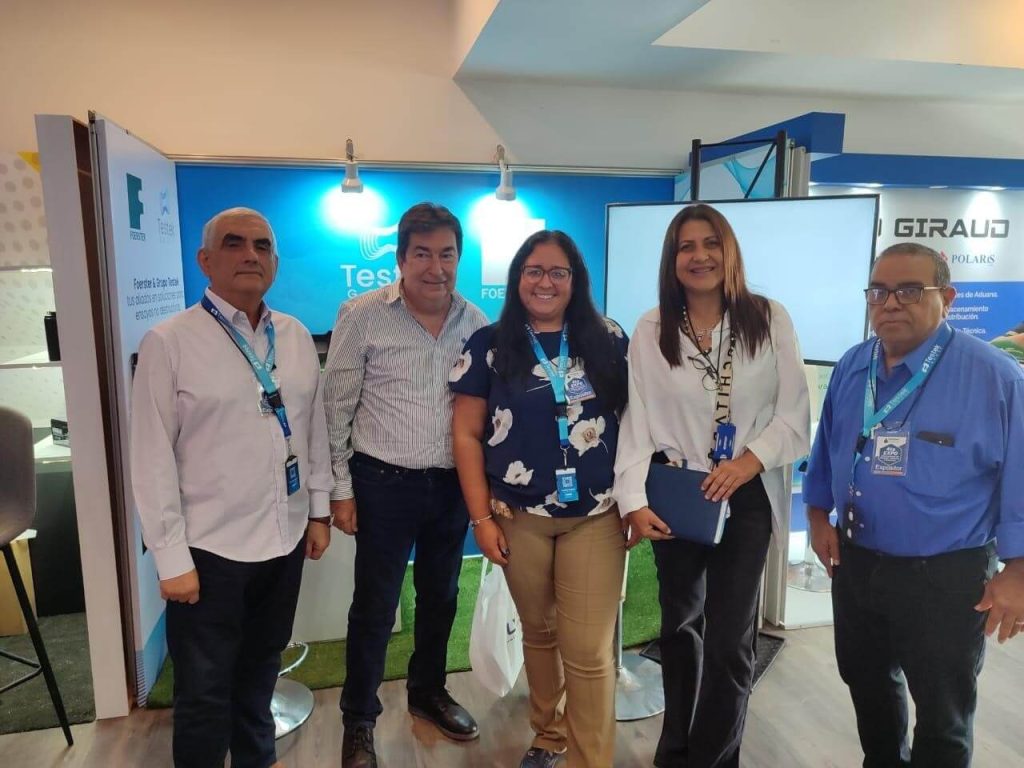 Visitantes de nuestro Stand en la Expo Petroleo, Industria y Comercio